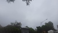 Kondisi langit Jakarta dijepret dari kompleks Istana Presiden (Tim detikcom)