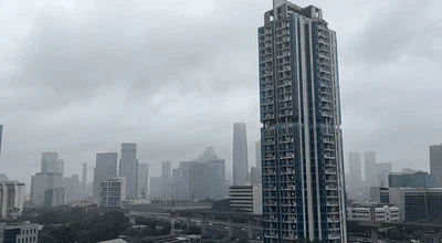 Potret Langit Jakarta 28 Desember Siang Saat Ada Prediksi Cuaca Ekstrem