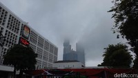 Foto: Kondisi langit di Jakarta saat ada prediksi cuaca ekstrem (Tim detikcom)
