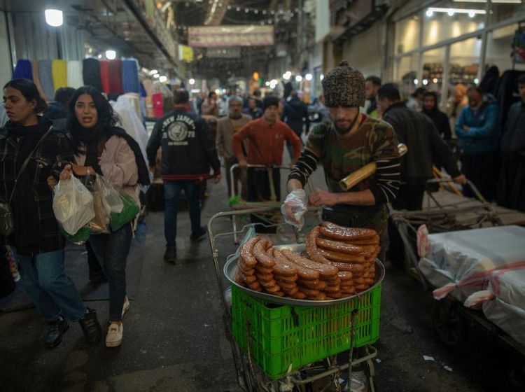 Potret Keseharian Warga Iran di Tengah Parahnya Krisis Ekonomi