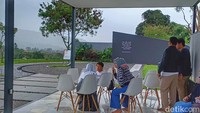 Para peziarah kerap datang ke lokasi untuk mendoakan Eril. Bahkan ada yang sengaja datang dari daerah lain ke lokasi. (Foto: Yuga Hassani/detikJabar)
