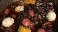Tak mengerti cara membersihkan makanan, semua makanan ini dimasak tanpa dikupas kulit dan cangkangnya. Akhirnya ada kacang hingga telur utuh yang dimasak dalam bumbu. Foto: Bored Panda