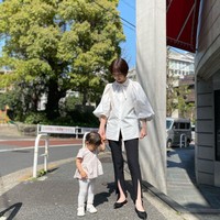 Mariko cukup sering membagikan potretnya dengan sang buah hati tapi tidak pernah menunjukkan wajahnya. Foto: Instagram