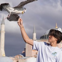 Penampilan sang anak, Eddy Meijer pun tak luput dari perhatian. Memiliki paras ganteng blasteran, tak heran jika putra semata wayang Maudy itu banyak diidolakan kaum hawa. Foto: Instagram/@maudykoesnaedi