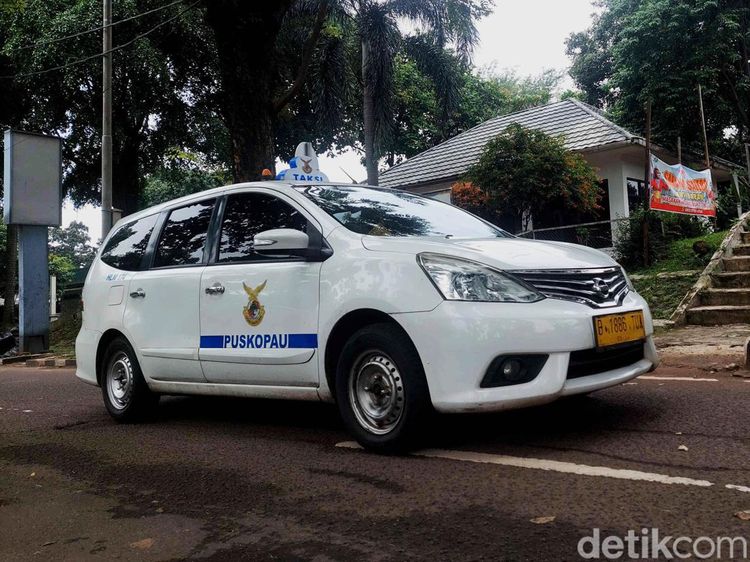 Melihat Aktivitas Taksi Bandara Halim yang Viral Karena Mahal