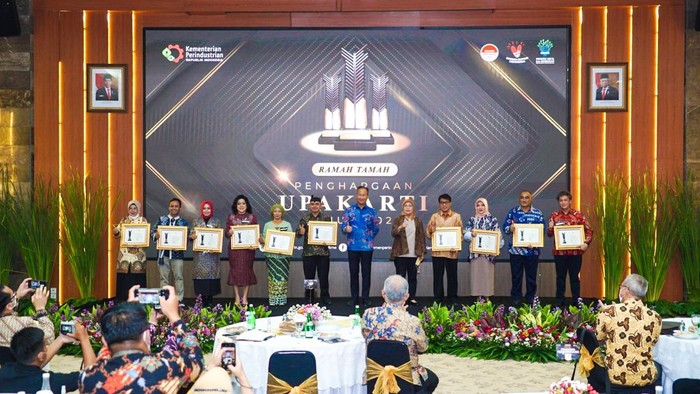 Penghargaan Upakarti 2022 digelar di Jakarta. Menteri Perindustrian Agus Gumiwang Kartasasmita turut menghadiri acara itu.