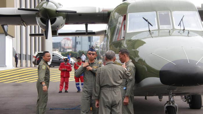 Mulusss.. Pesawat Bikinan PTDI Mendarat di Hanggar TNI AU Kementerian Pertahanan kembali mengirimkan pesawat keempat NC212i buatan PTDI untuk penambahan Armada TNI Angkatan Udara. Pesawat keempat ini adalah bagian dari pengadaan kontrak sebanyak 9 unit pesawat NC212i.