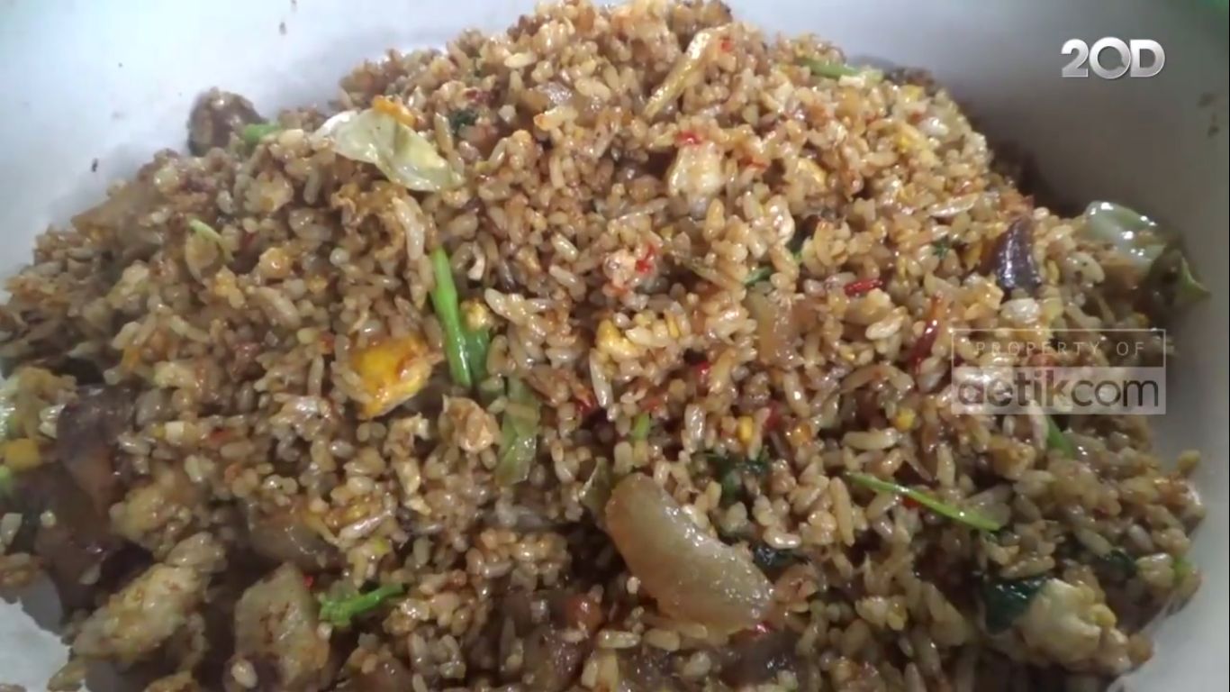 Nasi goreng kikil di Lumajang