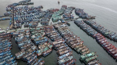 Nelayan di Muara Angke Libur Melaut Akibat Cuaca Buruk