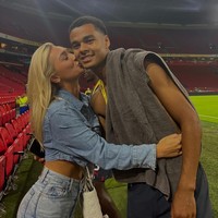 Bintang PSV sekaligus pemain timnas Belanda Cody Gakpo dikonfirmasi transfer ke Liverpool mulai tahun depan. Selagi kepindahannya diperbincangkan, sosok kekasih ikut jadi sorotan. Dikatakan jika Noa van der Bij juga akan ikut pindah ke Inggris.Foto: Instagram
