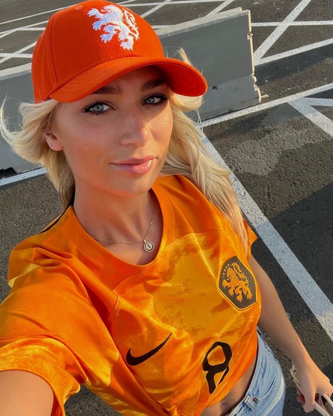 Dilansir Daily Star, wanita berambut pirang yang tinggal di Belanda ini akan ikut pindah ke Liverpool, Inggris.Foto: Instagram