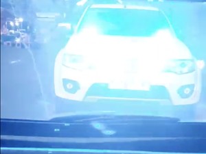 Si Paling Punya Jalan, Pemobil Pajero Sport Pelat QH Pakai Strobo Silaunya Sadis