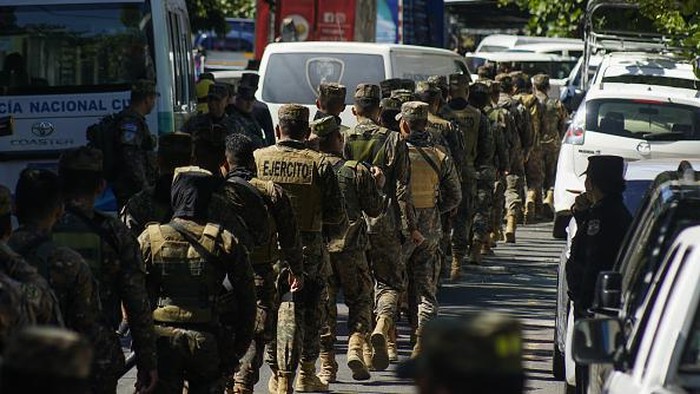 SAN SALVADOR , EL SALVADOR - DECEMBER 27: Members of the Salvadoran army patrol streets and homes during an Anti-Gang Operation in the 