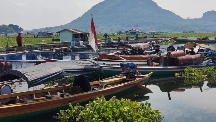 Penertiban keramba jaring apung di Bendungan Ir H Djuanda, Jatiluhur