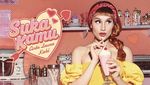 Pesona Cinta Laura Saat Ngopi dan Masak Makanan Sehat