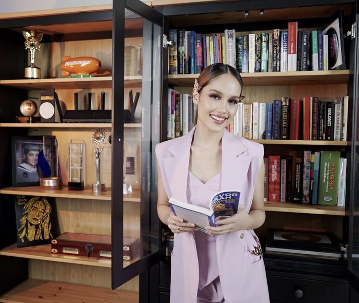 Pesona Cinta Laura Saat Pose Minum Cantik dan Masak Makanan Sehat Pesona Cinta Laura Saat Pose Minum Cantik dan Masak Makanan Sehat