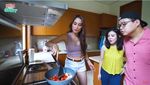 Pesona Cinta Laura Saat Ngopi dan Masak Makanan Sehat