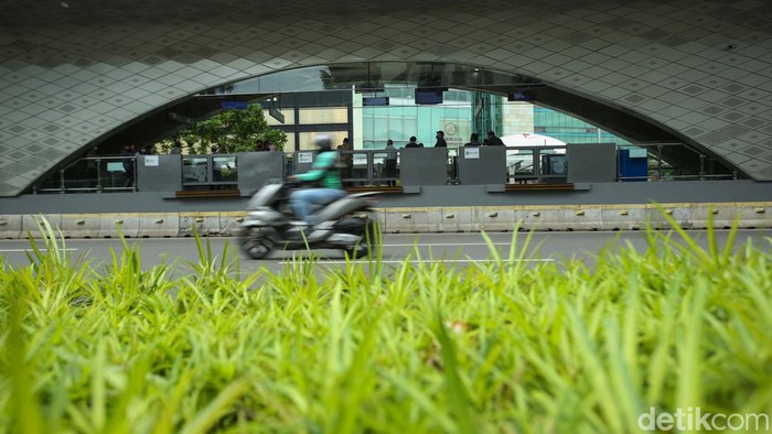 Revitalisasi Halte Tosari yang berbentuk kapal pesiar di Jakarta Pusat (Jakpus) hampir rampung. Bagian bawah halte tempat penumpang TransJ telah beroperasi.