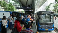 Pantauan detikcom di Halte Tosari, Jakarta Pusat, Rabu (28/12/2022), pukul 10.22 WIB. Bagian bawah halte Tosari tempat penumpang TransJ menunggu bus sudah rampung. Namun, bagian atas halte belum sepenuhnya rampung.