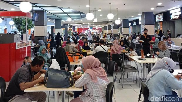 Plaza Asia di Tasikmalaya.