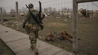 Invasi Rusia ke Ukraina yang terjadi membuat salah satu kebun binatang di pinggiran Kyiv rusak berat. Hal itu membuat sejumlah hewan mati mengenaskan. AP/Vadim Ghirda