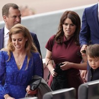 Pada Acara Platinum Jubilee 2022, Putri Beatrice dan Edoardo juga mengajak Christopher. Terlihat kedekatan antara sepupu Pangeran Harry itu dengan putra sambungnya. Foto: Getty Images/WPA Pool