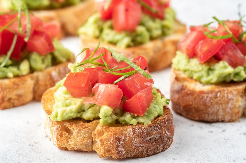 Resep Crostini Alpukat dan Tomat