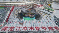 Pemandangan dari udara memperlihatkan suasana danau Jingpo yang membeku, ramai dikunjungi warga, Mudanjiang, Heilongjiang, China, Selasa (27/12/2022).