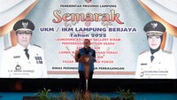 Menteri Perdagangan Zulkifli Hasan menegaskan Kementerian Perdagangan sangat mendukung produk usaha mikro kecil menengah (UMKM) dapat bersaing hingga ke pasar global. Semua pihak dan pemangku kepentingan diharapkan dapat mendukung dan bersinergi agar UMKM memiliki daya saing global melalui konsep empat pilar yang dikembangkan Kementerian Perdagangan.