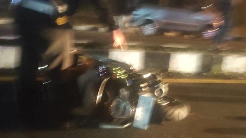 Sepeda motor korban yang menabarak bemo parkir di Ruteng, Manggarai, NTT, Selasa (27/12/2022) malam.