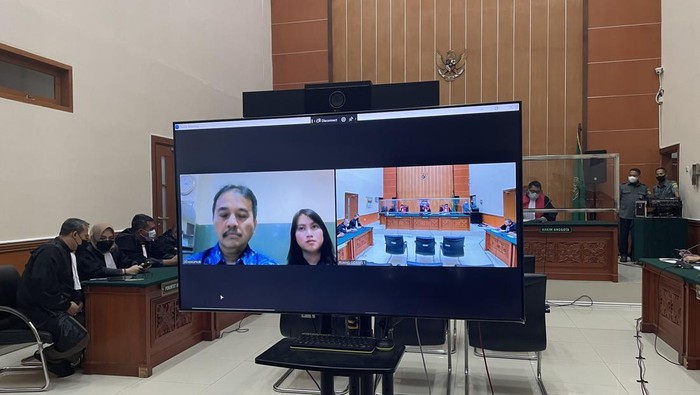 Sidang vonis Roy Suryo (Silvia-deitkcom)
