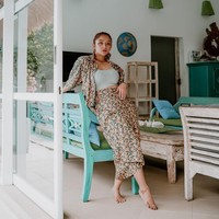 Siti Badriah juga curhat bahwa dirinya sempat merasa sedih setelah melahirkan karena tubuhnya membesar. Ibu satu anak ini juga kerap kali jadi korban body shaming. Foto: Instagram/@sitibadriahh