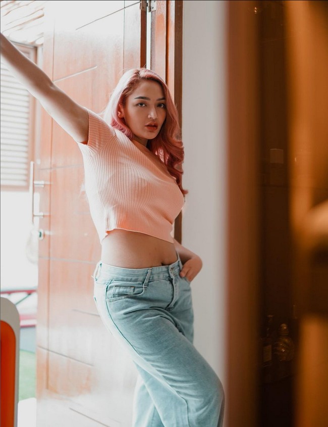 Hanya dalam dua bulan, Siti Badriah berhasil memangkas berat badan menjadi 58 kg. Namun itu belum mencapai target. Foto: Instagram/@sitibadriahh