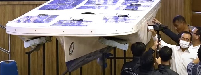 Solar Boat DIPONEGORO 1.0 Solar Boat DIPONEGORO 1.0