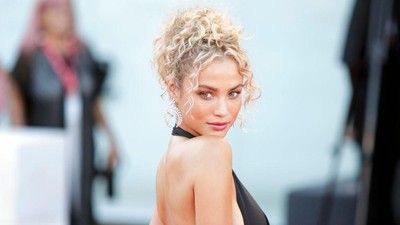 Foto: Pesona Model Top Pacar Baru Kylian Mbappe