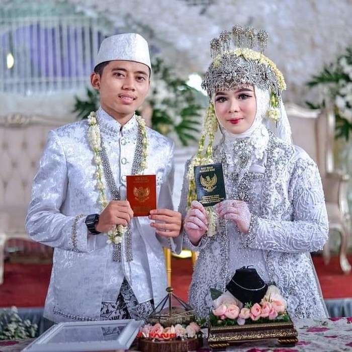 Suami Norma Risma, Rozy Zay Hakiki memberikan klarifikasi di Facebook. Suami Norma Risma, Rozy Zay Hakiki memberikan klarifikasi di Facebook.