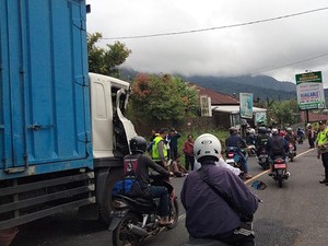 Fakta-fakta Tabrakan Maut Minibus Vs Truk Tewaskan 3 Orang di Buleleng