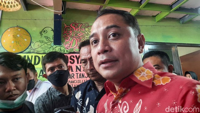 Wali Kota Surabaya Eri Cahyadi saat menyampaikan aturan perayaan tahun baru di Kota Pahlawan