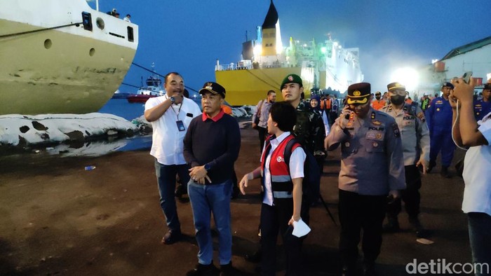 Wisatawan Karimunjawa tiba di Pelabuhan Tanjung Emas Semarang, Rabu (28/12/2022).