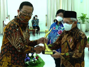 Sido Muncul Sabet 2 Penghargaan Bergengsi di Ajang Proper 2022