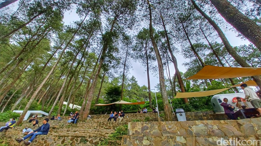 Berg, kedai kopi di Gunung Puntang.