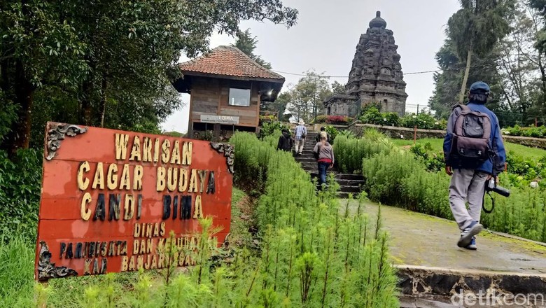 Candi Bima di Dataran Tinggi Dieng Candi Bima di Dataran Tinggi Dieng. Candi Bima disebut tertua karena bentuk reliefnya yang sederhana. Foto diambil Kamis (29/12/2022).