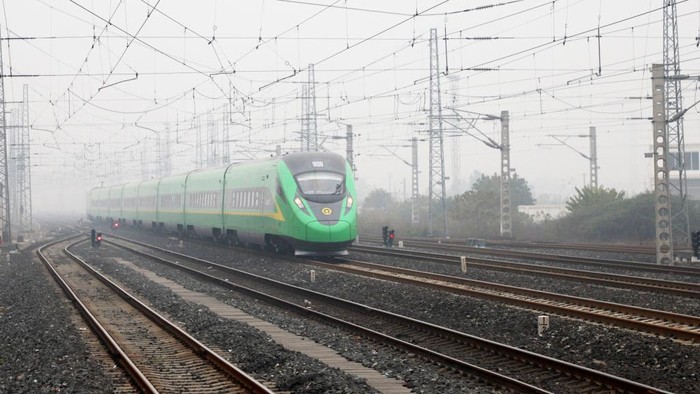 China Buka Jalur Kereta Baru Antara Chengdu Dan Kunming