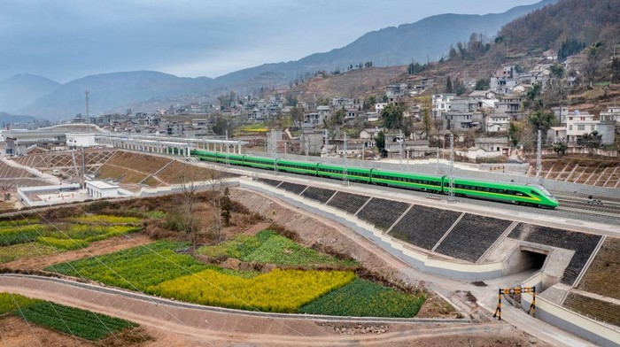 China Buka Jalur Kereta Baru Antara Chengdu Dan Kunming