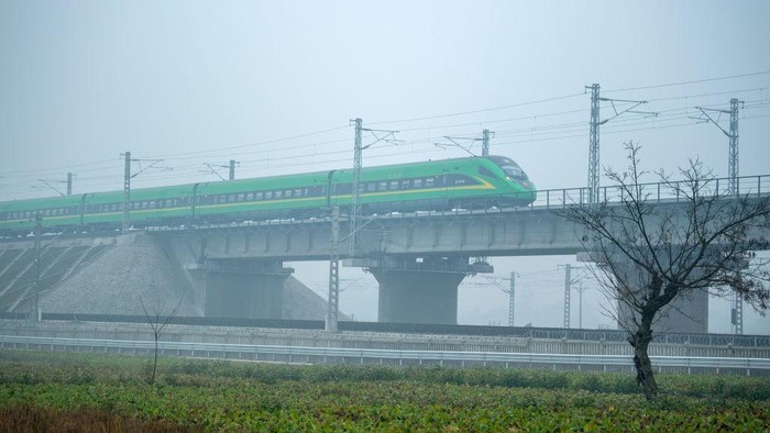 LESHAN, CHINA - DECEMBER 23: A Fuxing high-speed train runs along the new Chengdu-Kunming High-speed Railway during a test run on December 23, 2022 in Leshan, Sichuan Province of China. With a length of 915 km and a designed speed of 160 km per hour, a new high-speed railway linking Chengdu and Kunming fully opened on Monday, cutting the travel time from 19 hours to 7.5 hours. (Photo by Liu Zhongjun/China News Service/VCG via Getty Images)