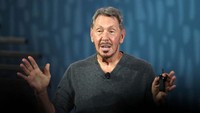 Larry Ellison memiliki kekayaan US$ 106 miliar (Rp 1.653,6 triliun). Larry Ellison adalah ketua chief technology officer (CTO), dan salah satu pendiri raksasa perangkat lunak Oracle dengan kepemilikan saham sekitar 35 persen. Justin Sullivan/Getty Images.