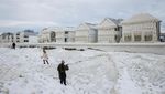 Dahsyat! Rumah-rumah di Tepi Pantai Kanada Diselimuti Es