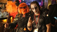 Ini adalah festival Halloween yang diperingati setiap 31 Oktober. Dalam perayaan festival yang berasal dari bangsa Celtic kuno ini, orang-orang akan memakai kostum unik dan menyeramkan. Tahun ini, Warga Arab Saudi juga ikut merayakan pesta yang identik dengan budaya Barat tersebut. Cem Tekkesinoglu/ dia images via Getty Images.