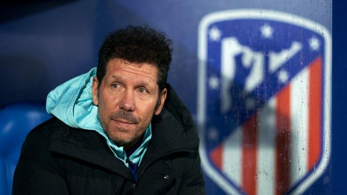 PONFERRADA, SPAIN - DECEMBER 14:  Diego Cholo Simeone, Head Coach of Atletico de Madrid looks on prior to the friendly match between SD Ponferradina and Atletico de Madrid at Estadio El Toralin on December 14, 2022 in Ponferrada, Spain. (Photo by Jose Manuel Alvarez/Quality Sport Images/Getty Images)