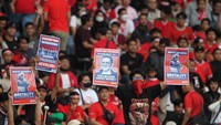 Aksi tersebut juga terkait tuntutan agar pemerintah mengusut tuntas tragedi Kanjuruhan yang menelan korban 135 orang meninggal dan ratusan lainnya luka-luka.